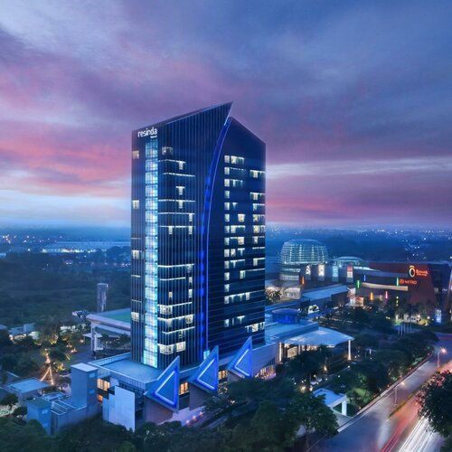 Гостиница Resinda Hotel Karawang, Managed by Padma Hotels