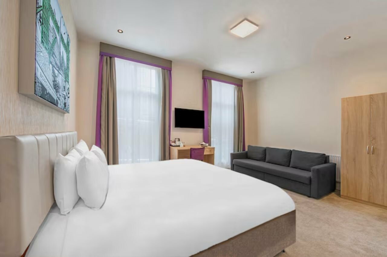 Фото Oyo Townhouse 30 Sussex Hotel