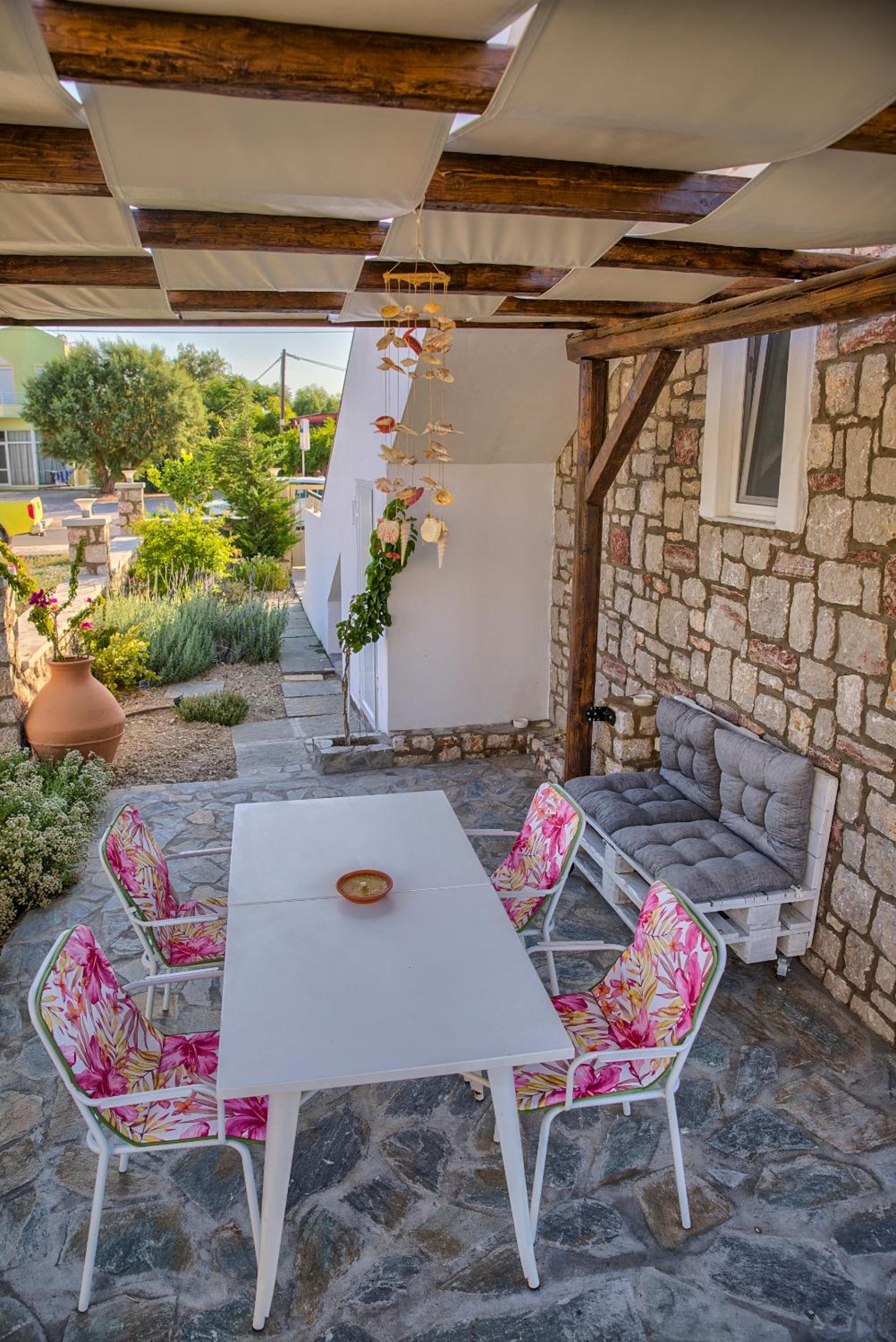 Фото G&k Stone Suites