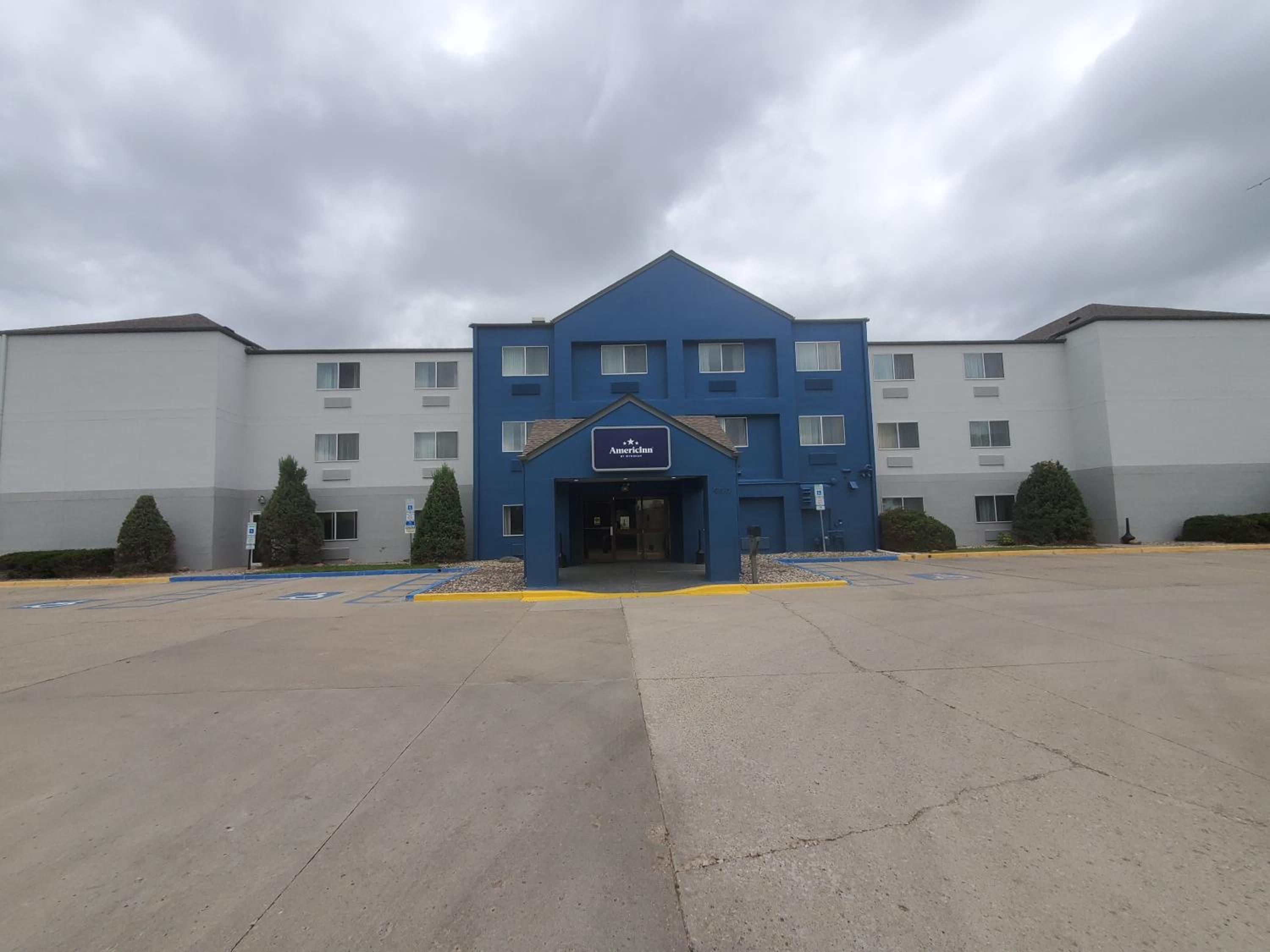Фото SureStay Plus Hotel by Best Western Minot