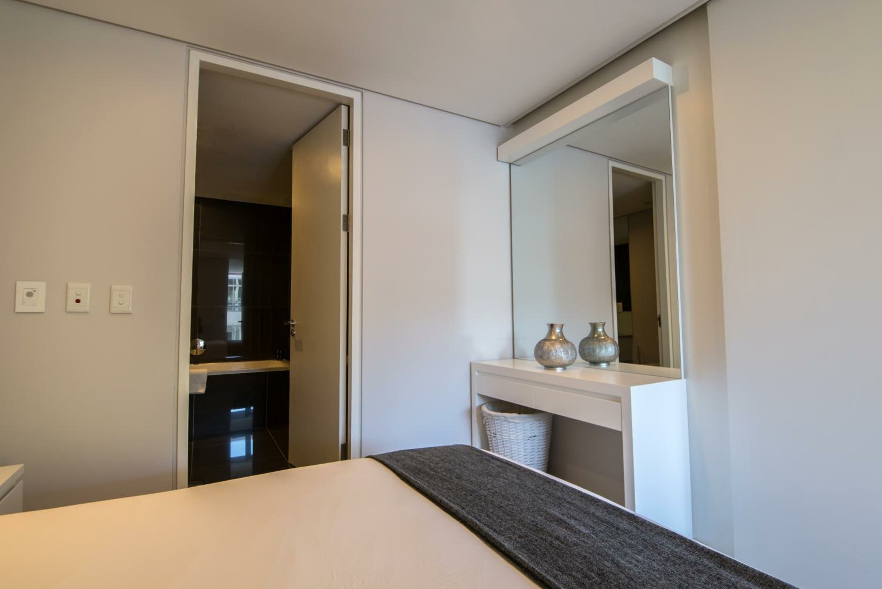 Фото The Capital Mirage