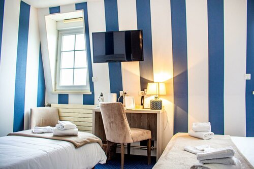 Гостиница Hotel du Port et des Bains