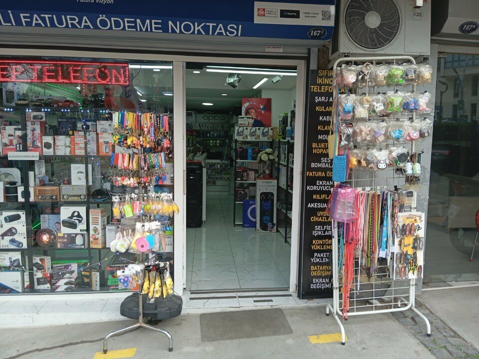 Items for mobile phones Q Bi Store, Izmir, photo