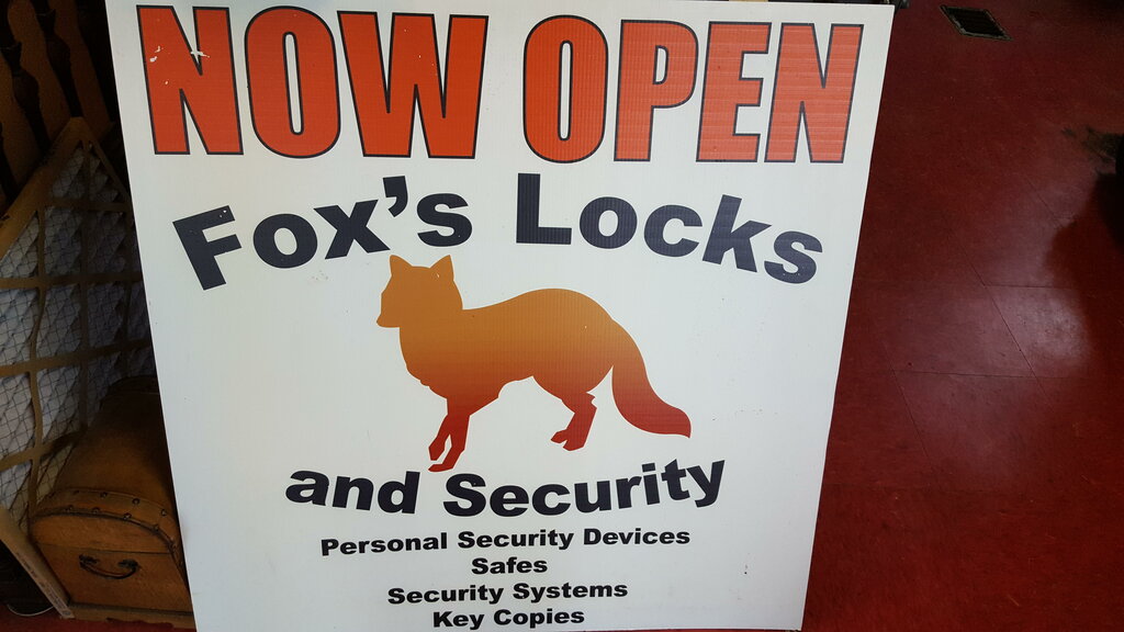 Clothing store Fox's Locks and Security........... 24 hour Lockout, State of Ohio, photo