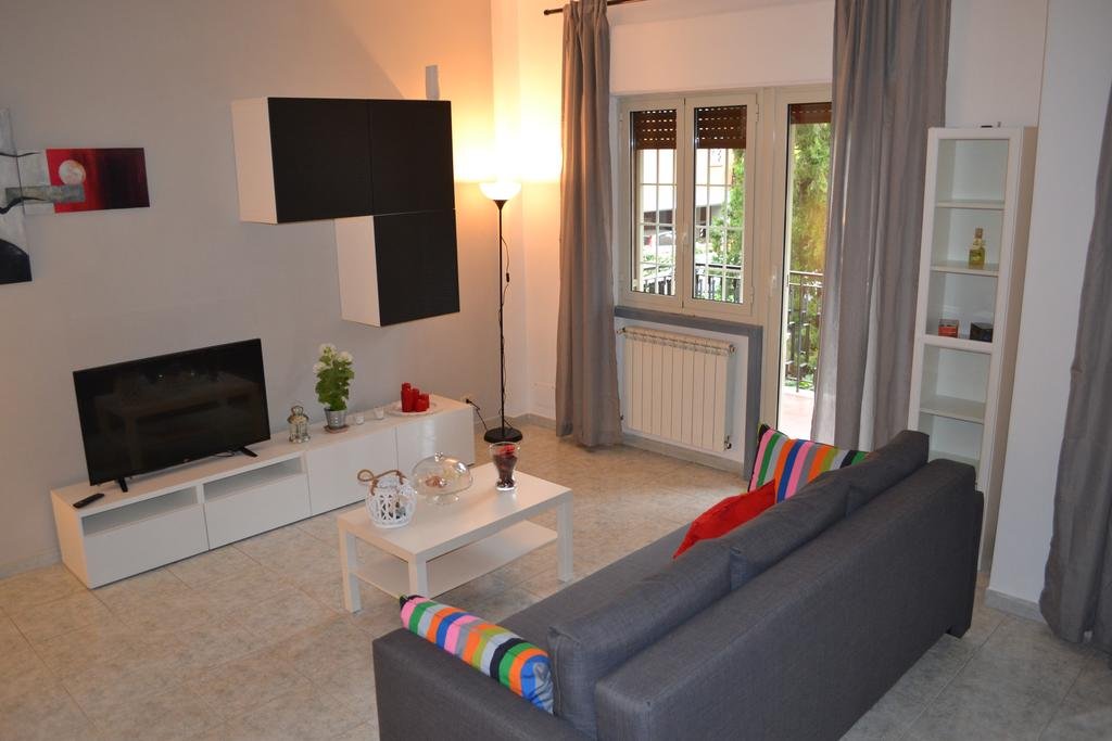 Фото White & Grey House