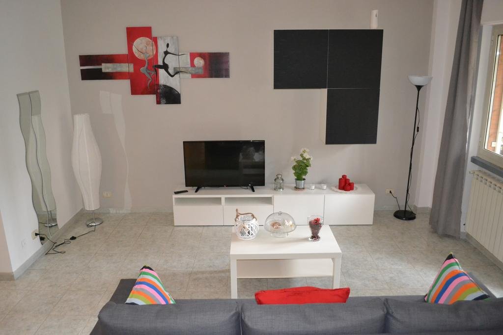 Фото White & Grey House