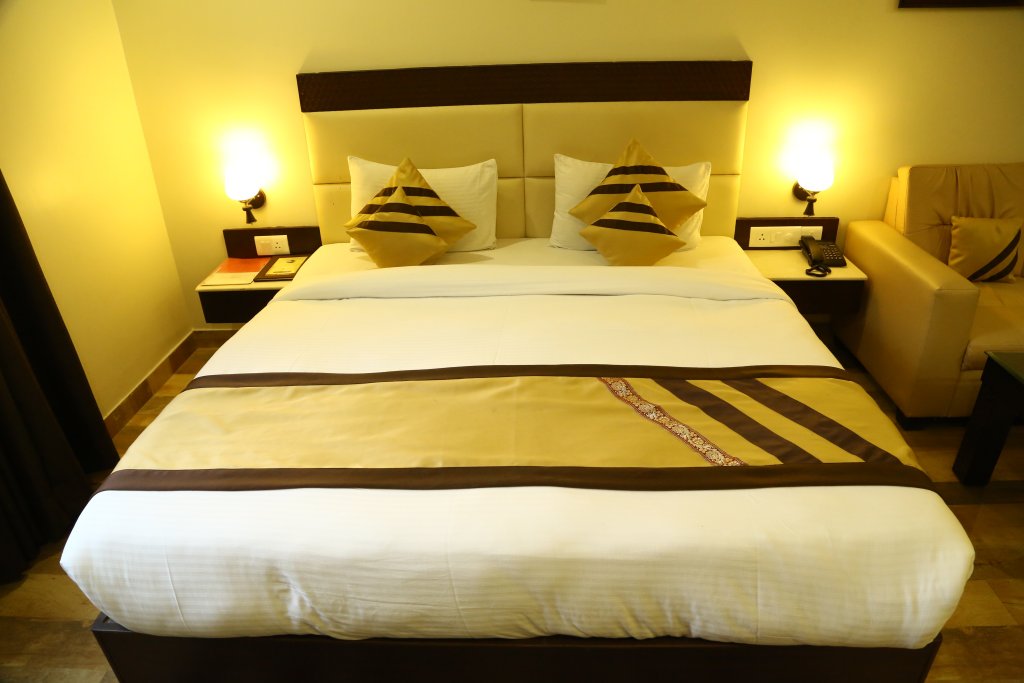 Фото Отель The Golden Apple