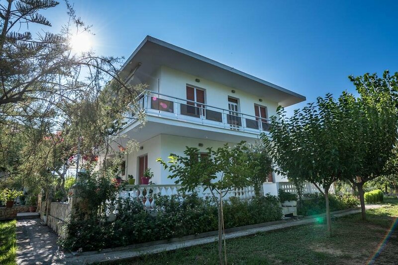 Гостиница Avouris Studios
