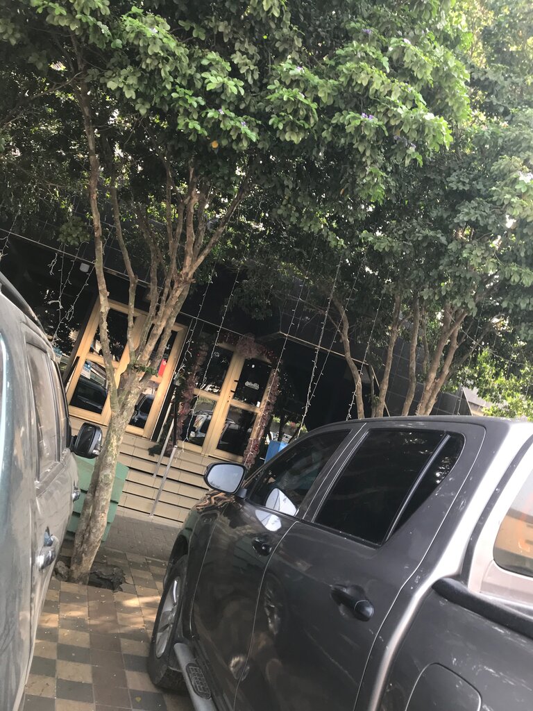 Brokerage firm Utv, Accra, photo