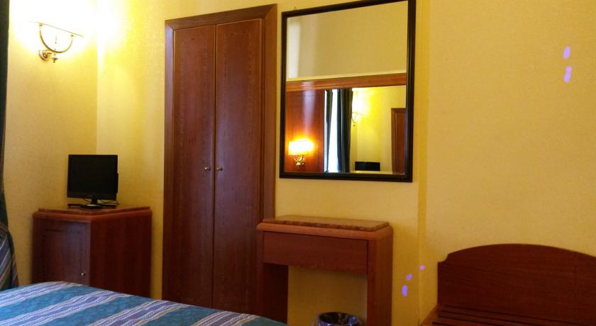 Фото Raeli Hotel Lux