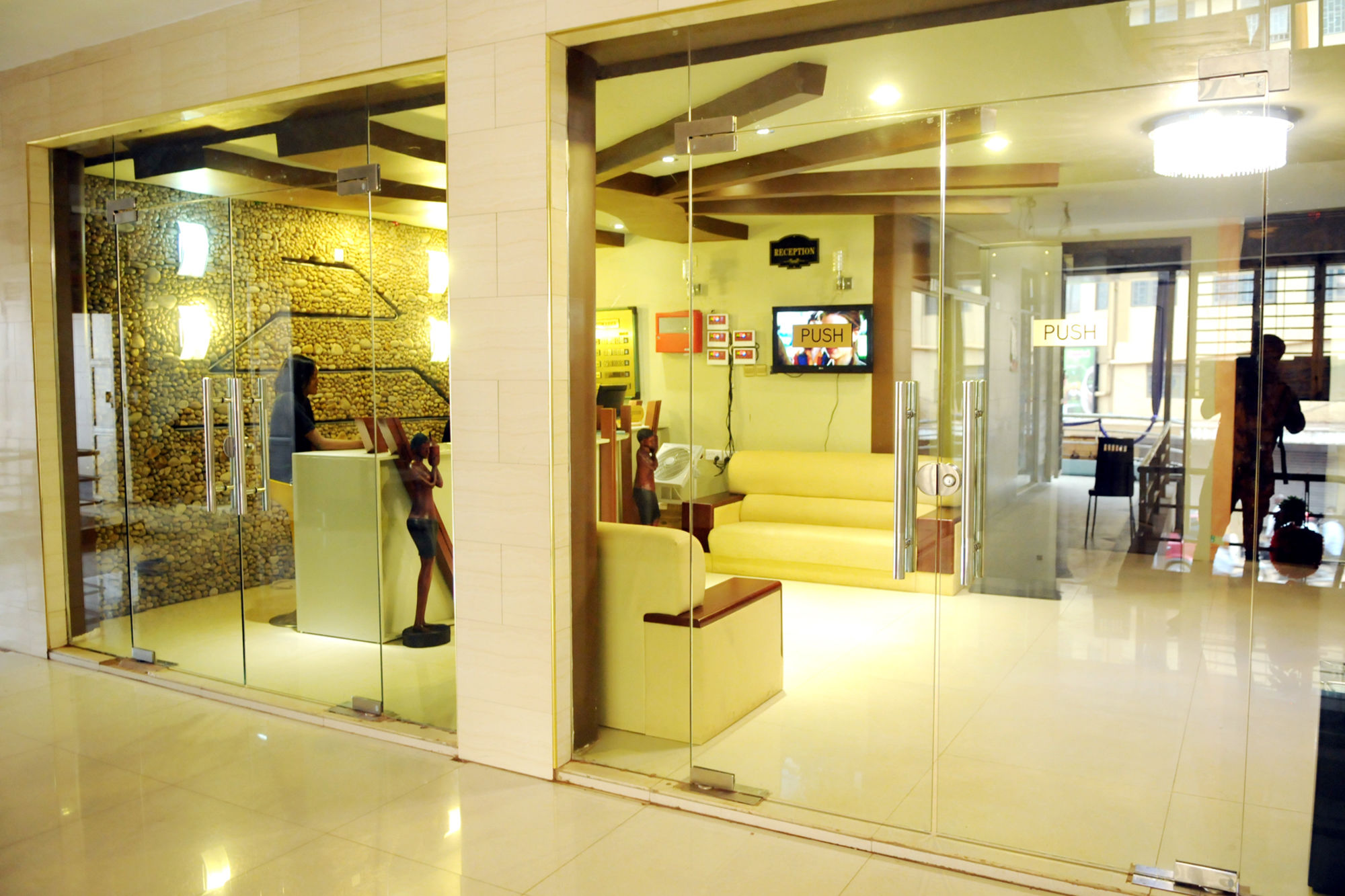 Фото Ravens Hotel