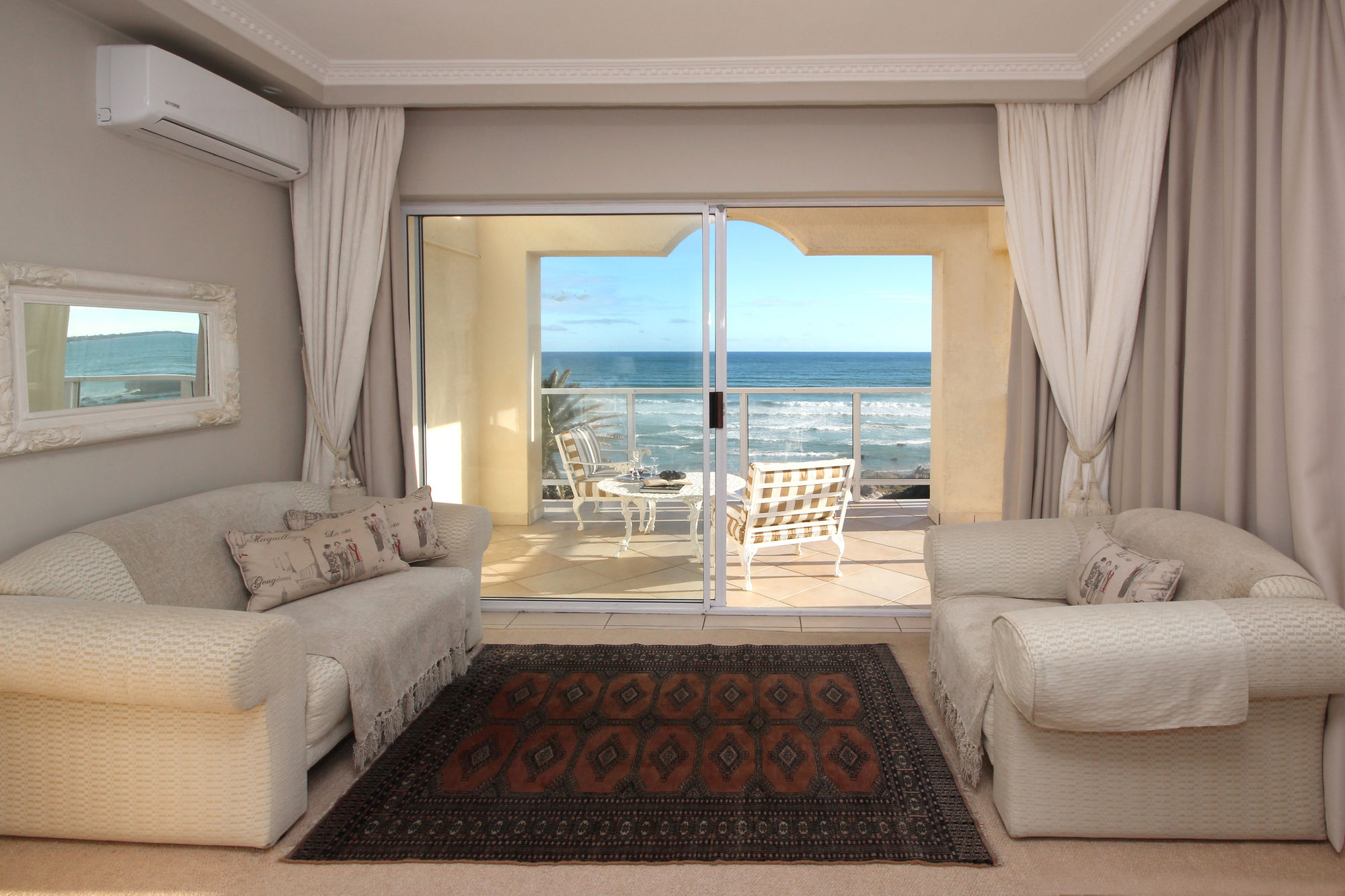 Фото Hermanus Beachfront Lodge