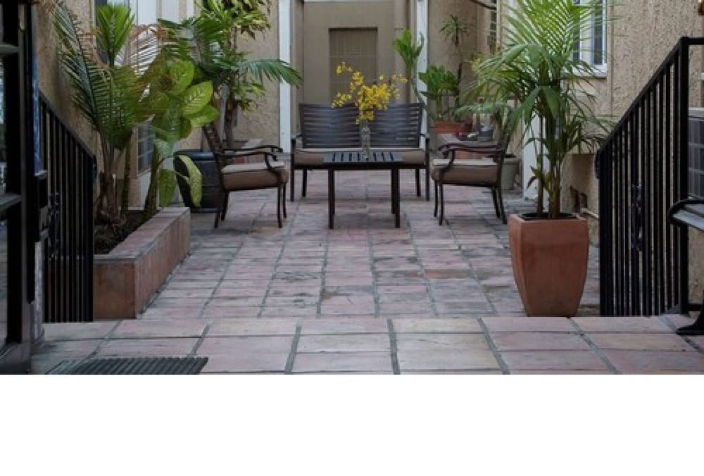 Фото Wilshire Crest Hotel