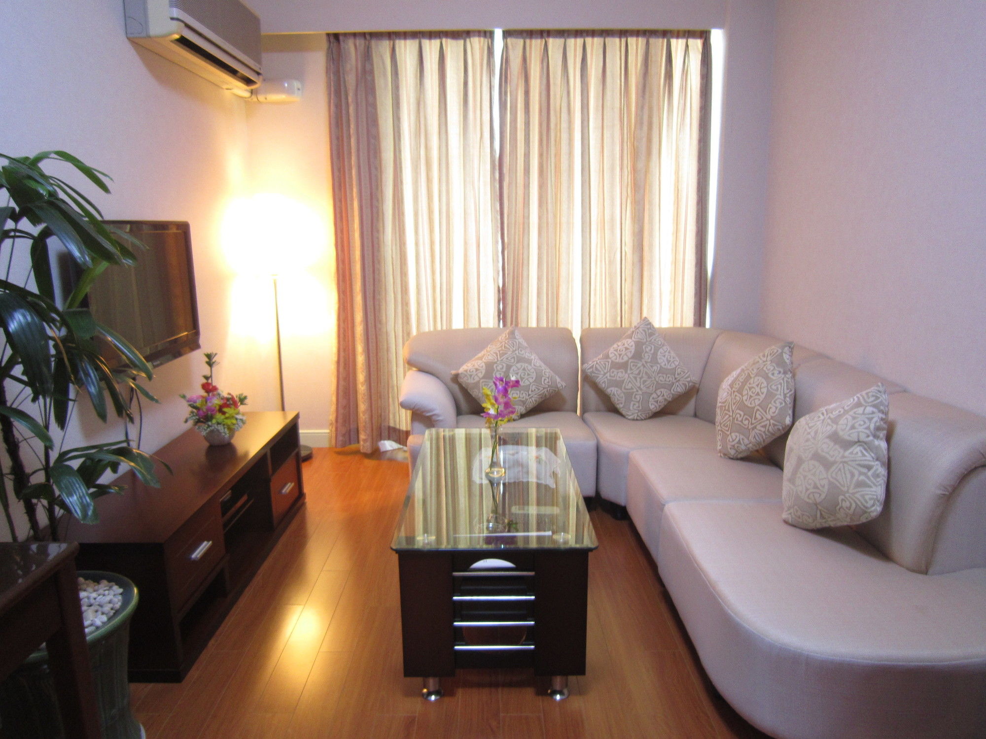 Фото Saigon Court Serviced Apartment