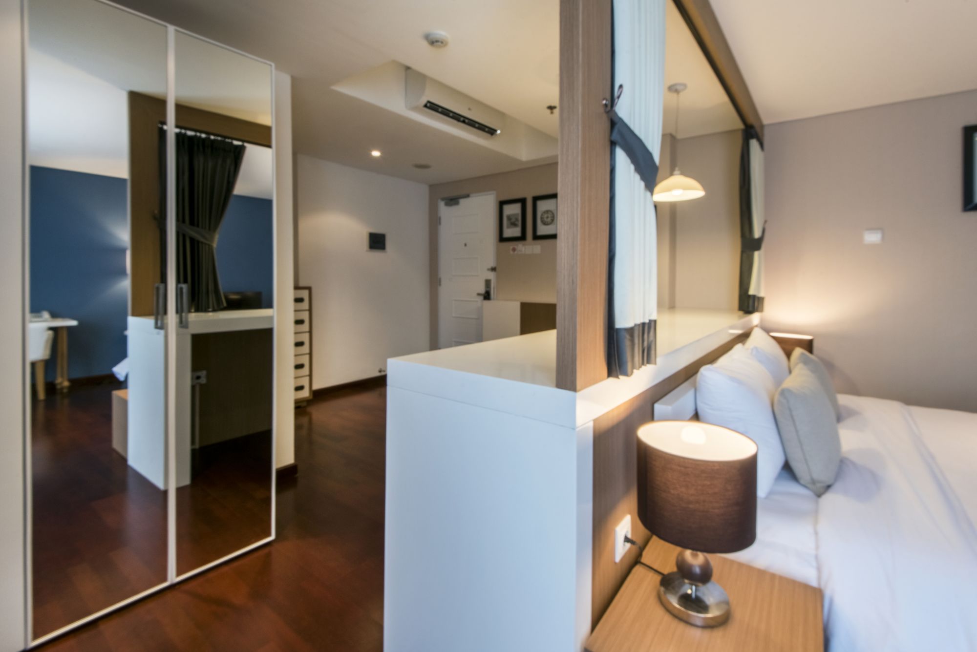 Фото Yan's House Hotel