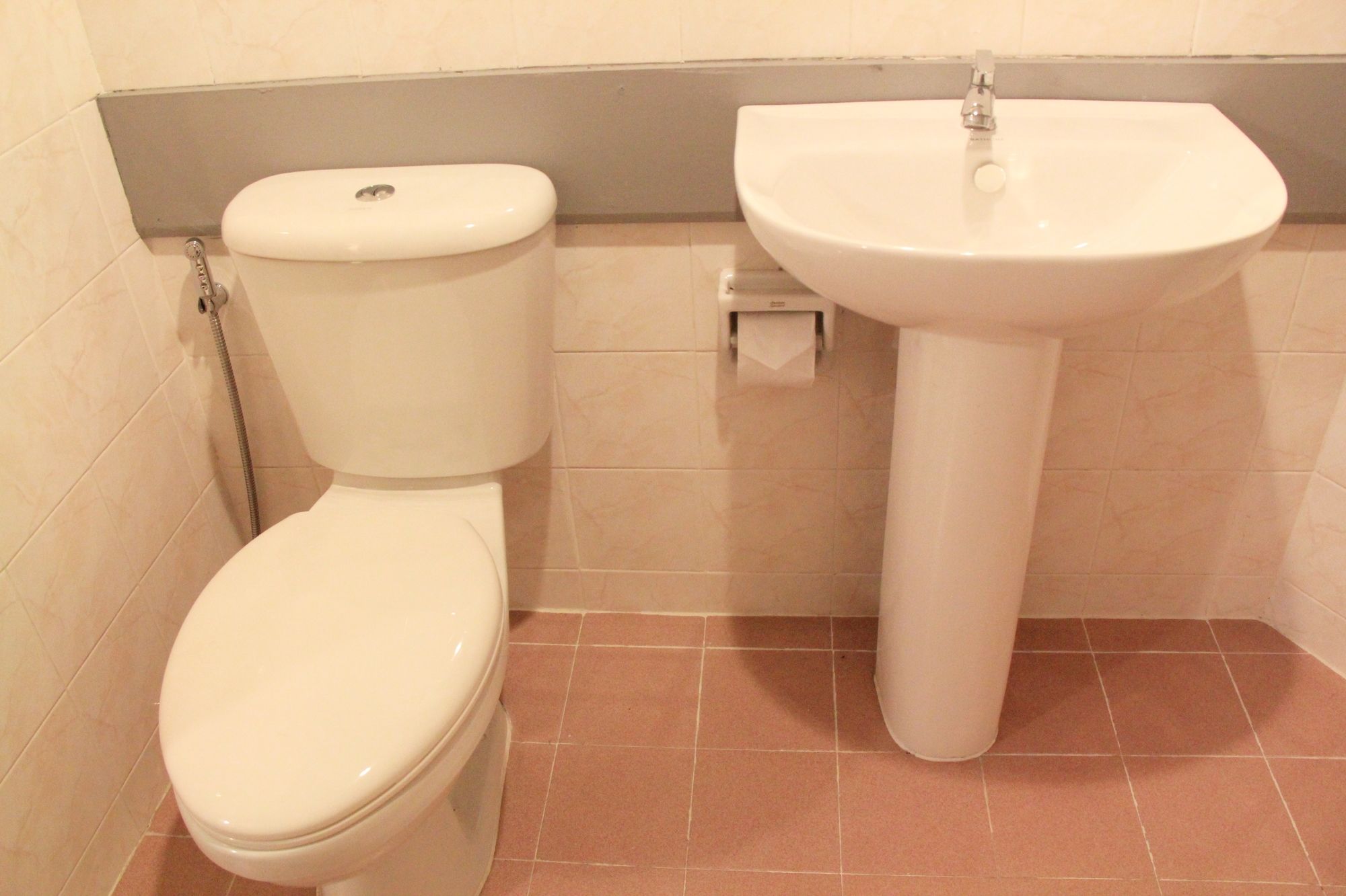 Фото Ruenthip hotel