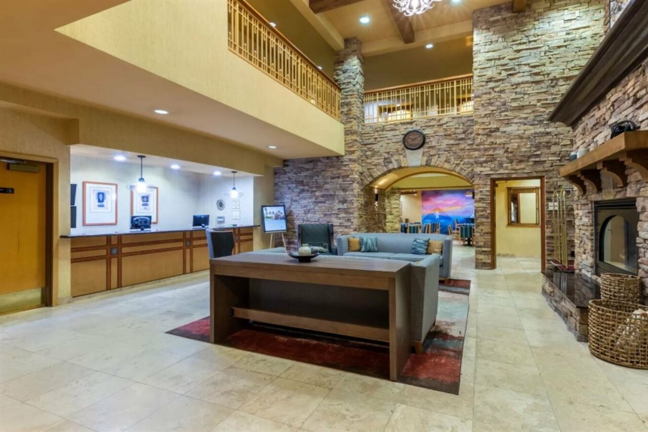 Фото La Quinta Inn & Suites by Wyndham Vancouver