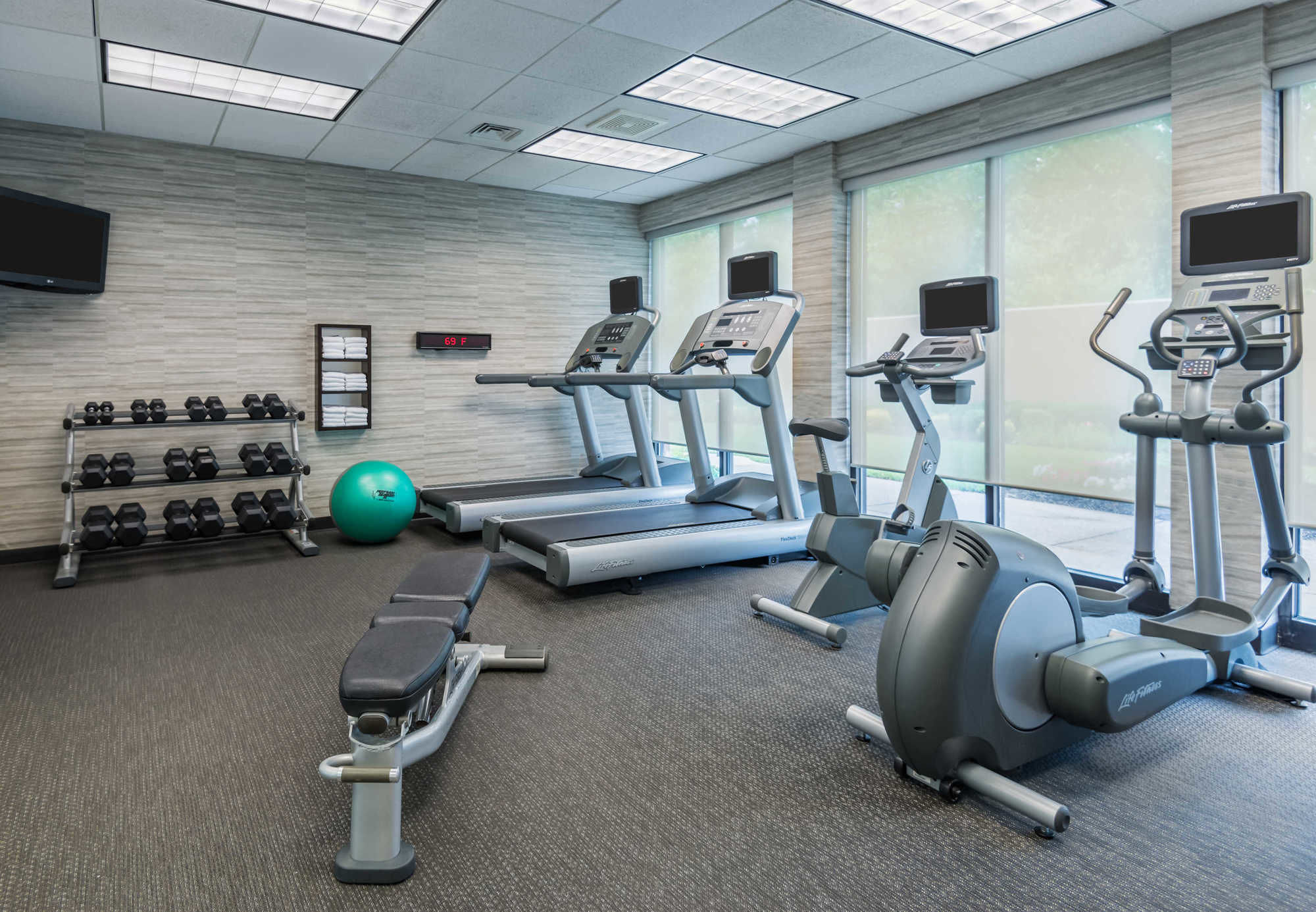 Фото Courtyard by Marriott Providence Lincoln