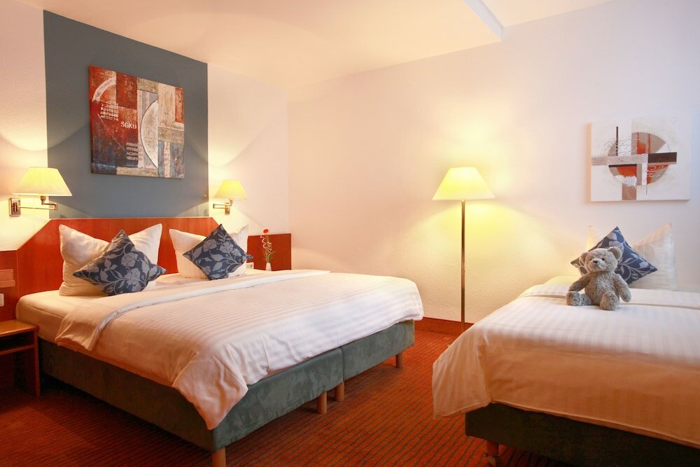 Фото Hotel Kleefelder Hof