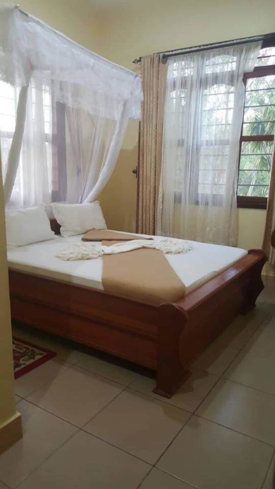 Фото Mikumi Resort Hotel