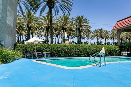 Внешний вид отеля Anaheim Discovery Inn & Suites в Анахайме, фото 5