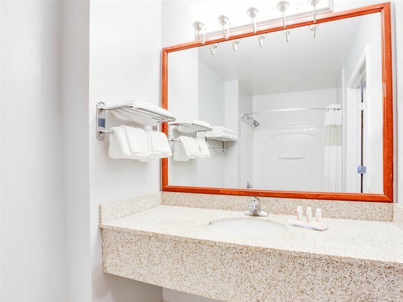 Фото Ramada by Wyndham Marina