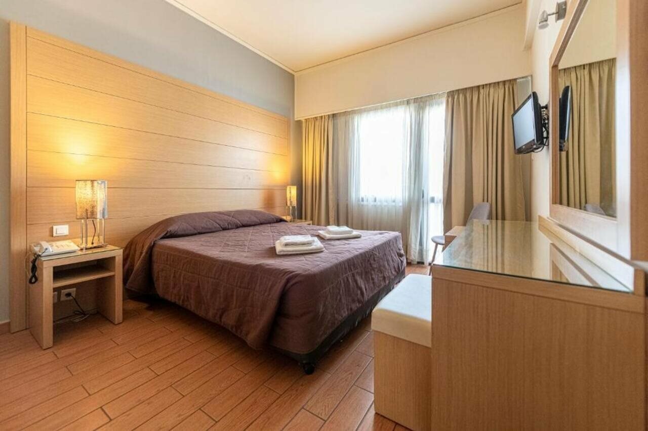 Фото Parnon Hotel