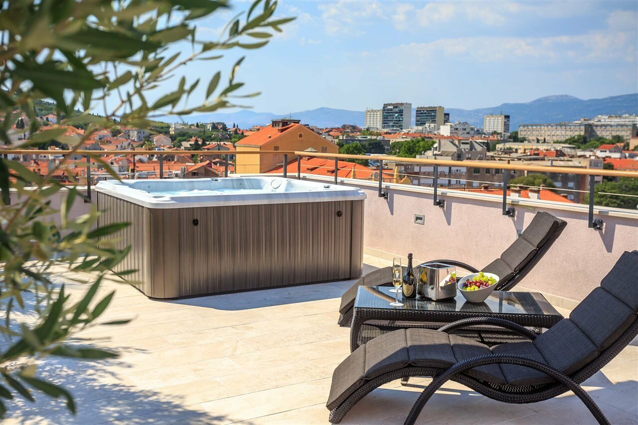 Фото Cornaro Hotel