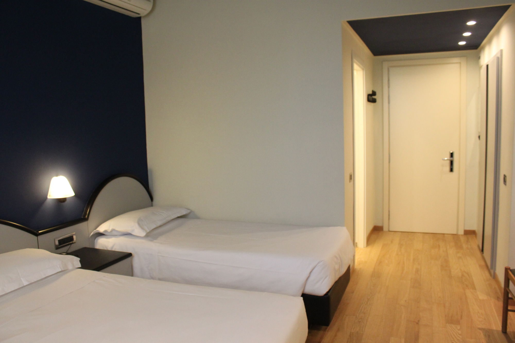 Фото Hotel Touring