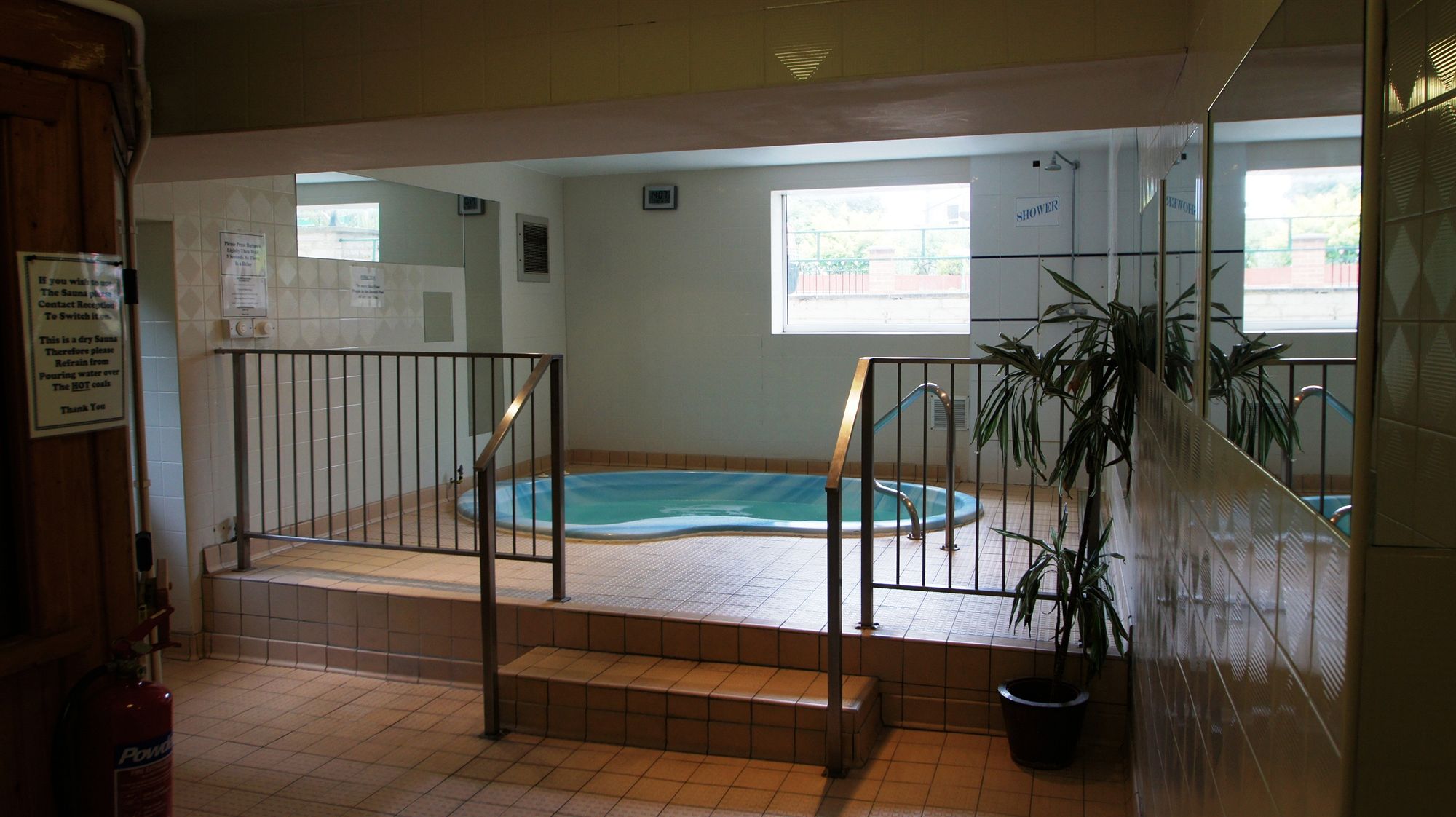 Фото New Westcliff Hotel