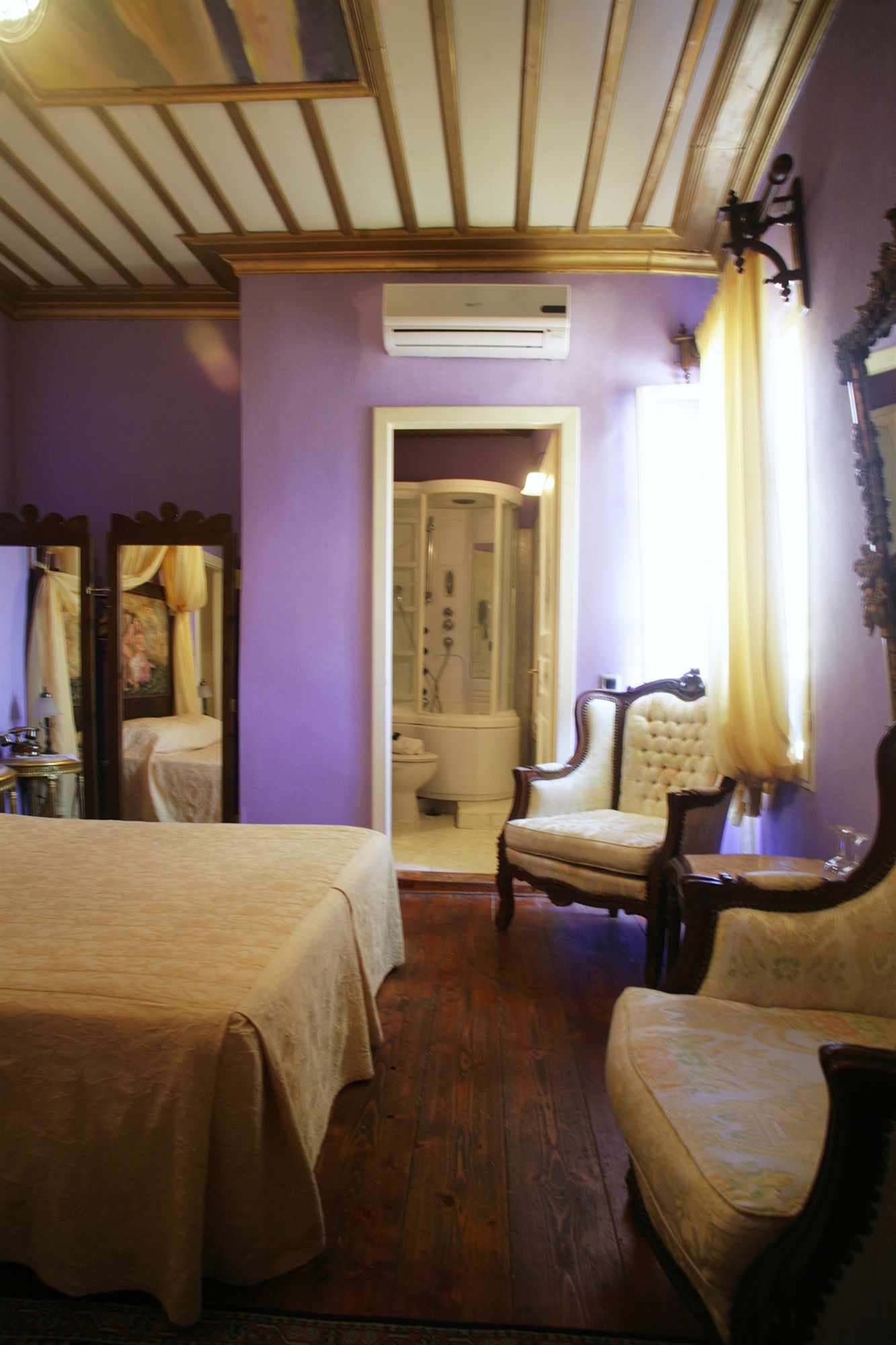 Фото Ilion Hotel Suites