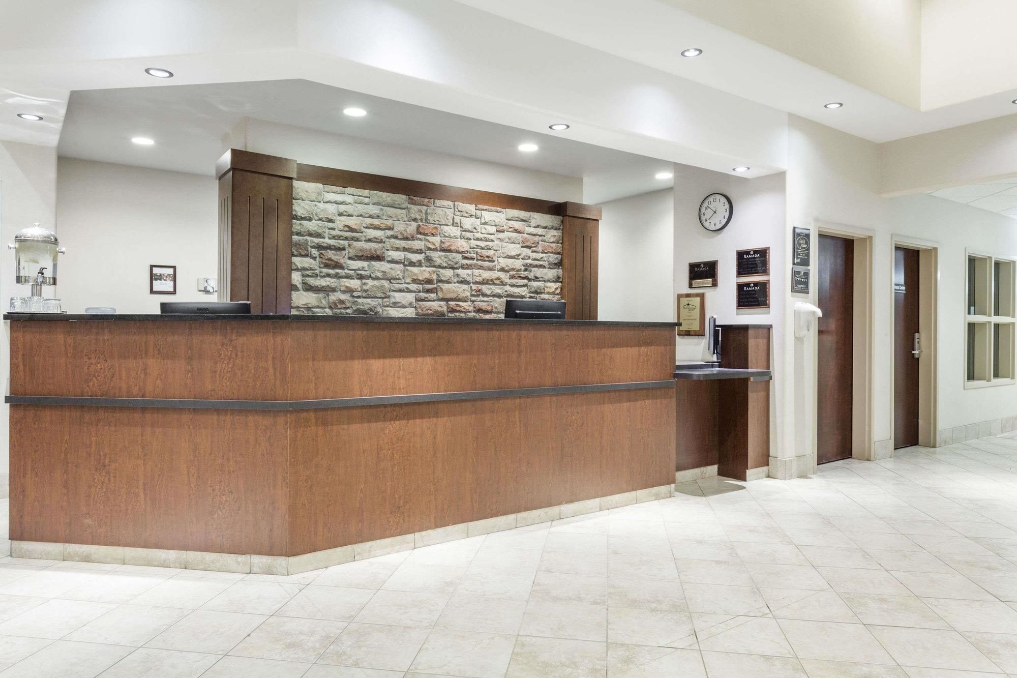 Фото Ramada by Wyndham Drayton Valley