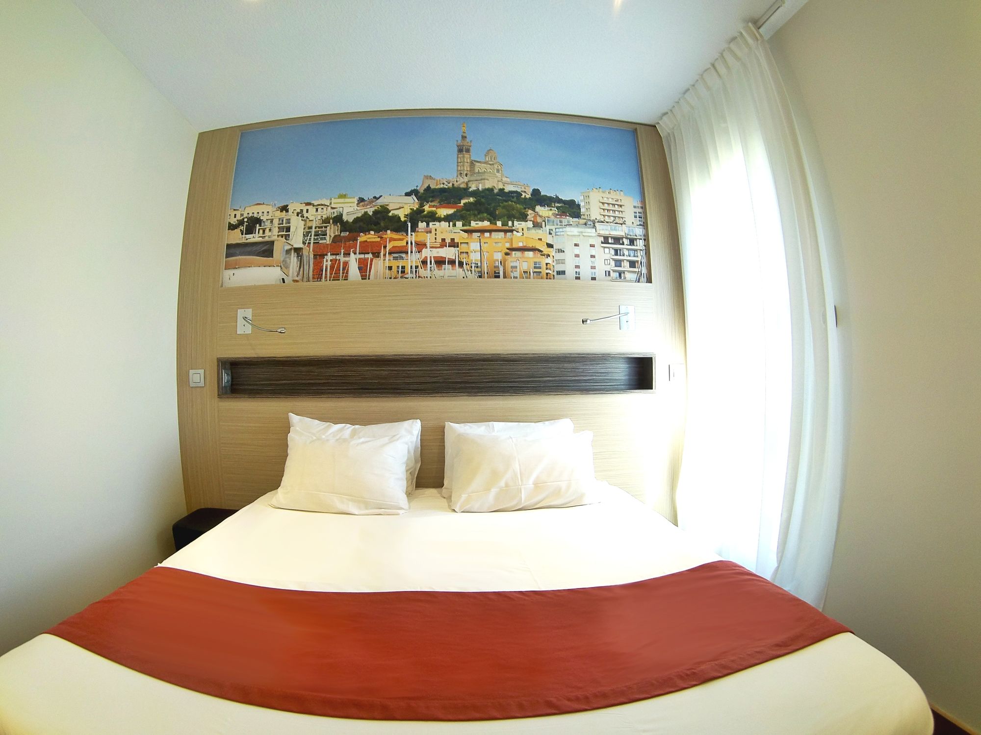 Фото Greet Hotel Marseille Provence Aéroport