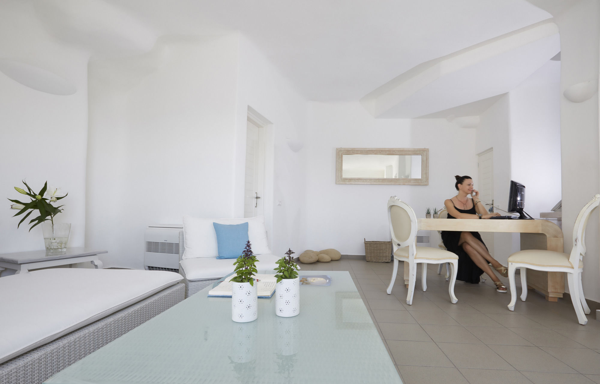 Фото White Santorini