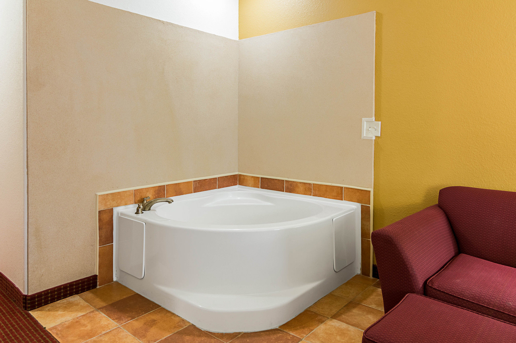 Фото Comfort Inn & Suites Chesapeake - Portsmouth