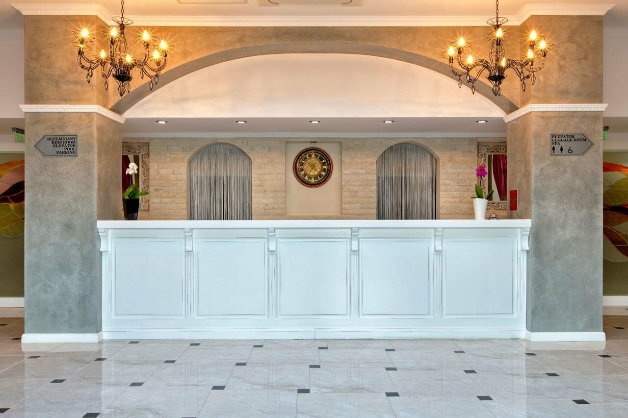 Фото White Rock Castle Hotel