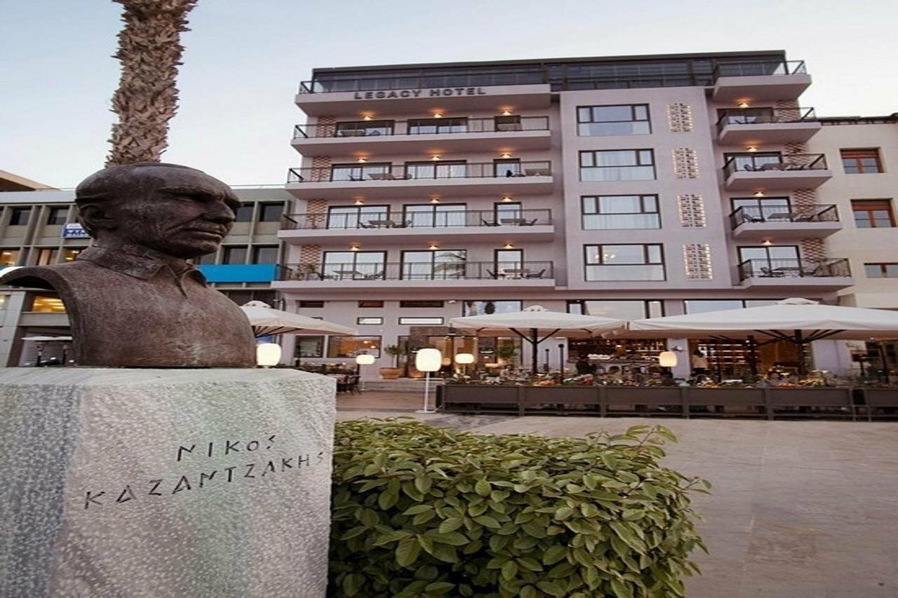 Фото Legacy Gastro Suites