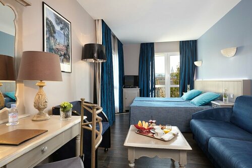 Гостиница Hotel Saint Christophe в Экс-ан-Провансе