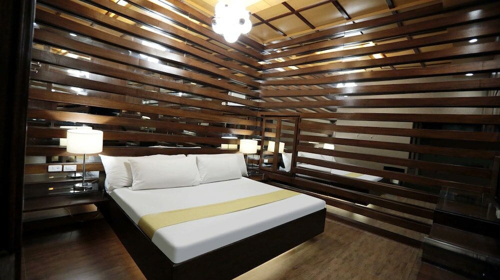 Фото Victoria Court Cuneta