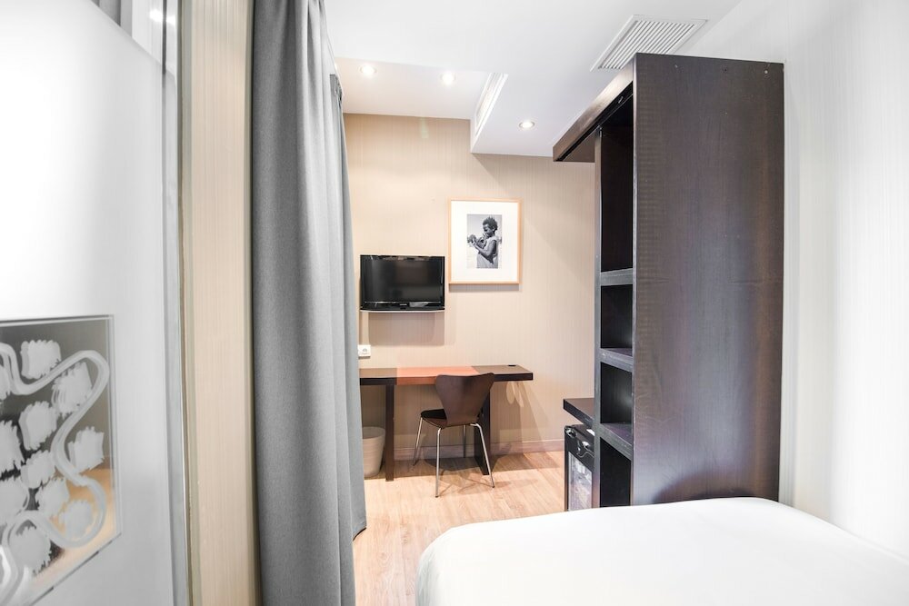 Фото Petit Palace Plaza de la Reina