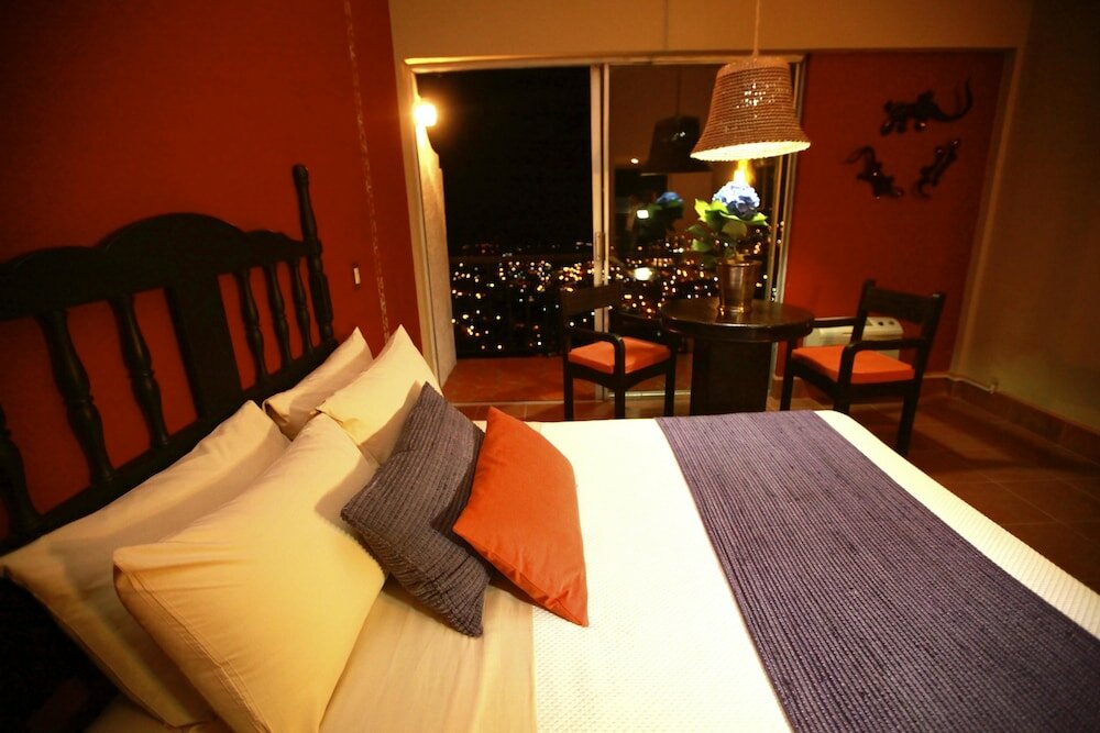 Фото Hotel Montetaxco