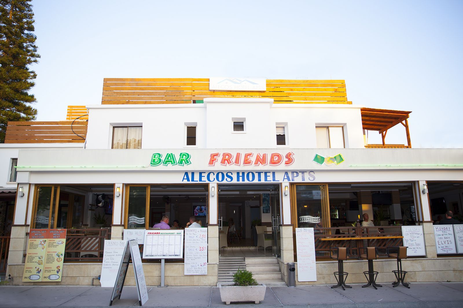 Фото отеля 1