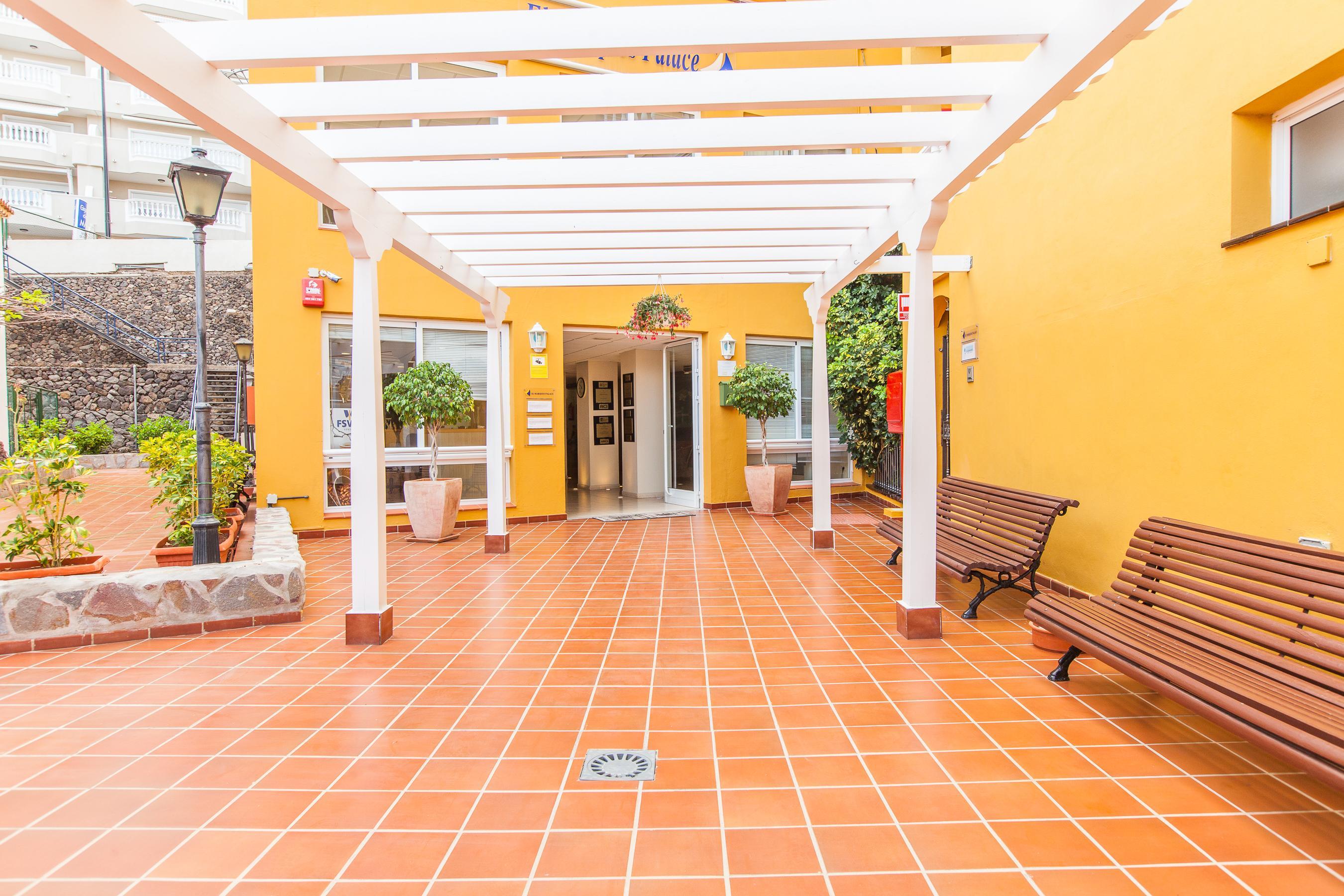 Фото El Marques Palace by Intercorp Hotel Group