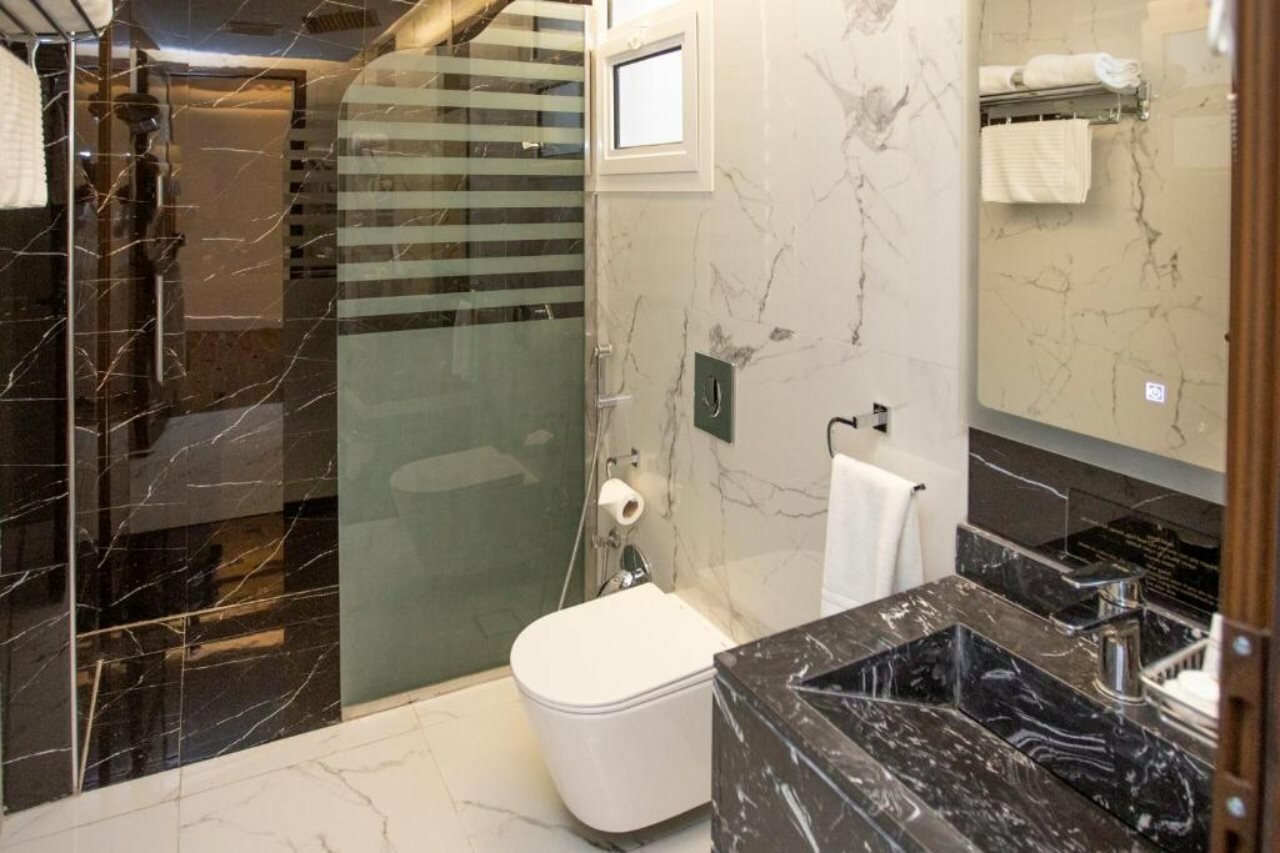 Фото Luxury Night Hotel