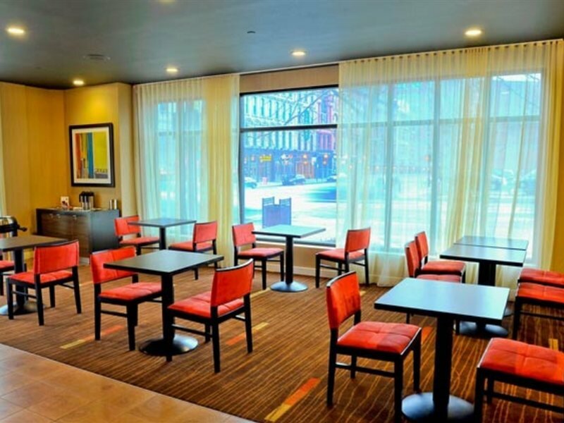 Фото Courtyard by Marriott Louisville Downtown