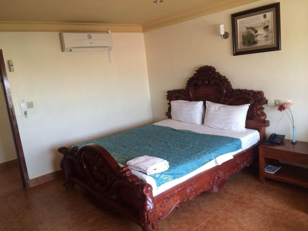 Фото Lux Guesthouse