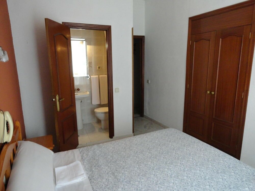 Фото Hostal Fuencarral Kryse