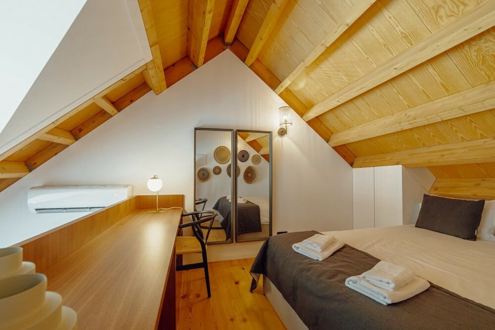 Фото Elegant Downtown Apartment