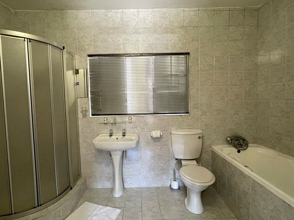 Фото 5 Crown Guest House