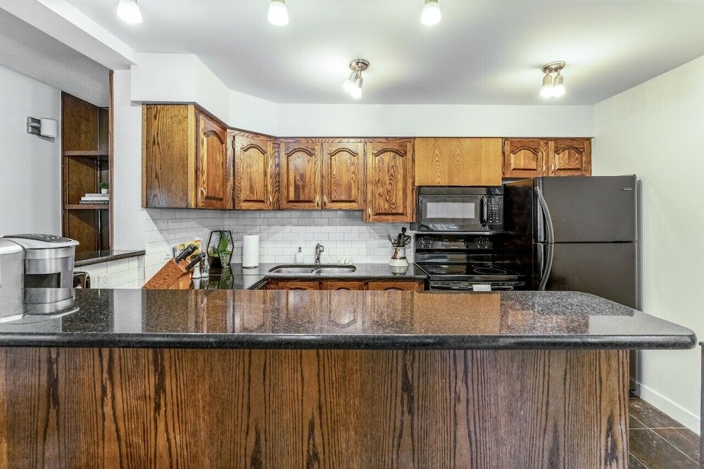 Фото 6Br Chalet i Ski Out i Private HotTub